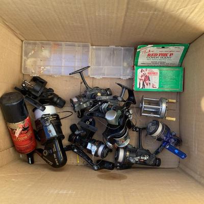 382 Lot of Fishing Tackle, Lures & Reels