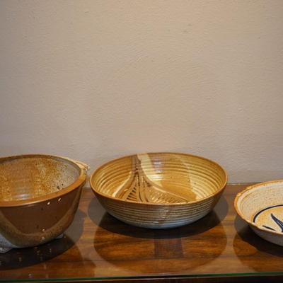 ARTIST CERAMIC BOWL/ PIE DISH/ STRAINER CERAMIC IN BROWN BLEND TONES -SIGNED