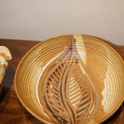 ARTIST CERAMIC BOWL/ PIE DISH/ STRAINER CERAMIC IN BROWN BLEND TONES -SIGNED