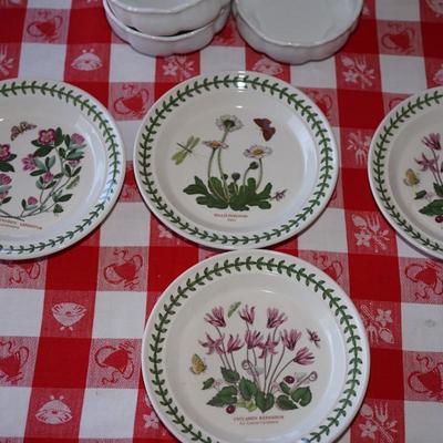 PERFECT SIZE 6" SERVING DISHES IN WHITE, BOTANICAL SANDWICH PLATES/ MAJOLICA STYLE SERVING PLATE.