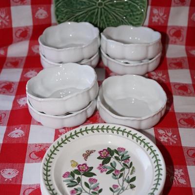 PERFECT SIZE 6" SERVING DISHES IN WHITE, BOTANICAL SANDWICH PLATES/ MAJOLICA STYLE SERVING PLATE.