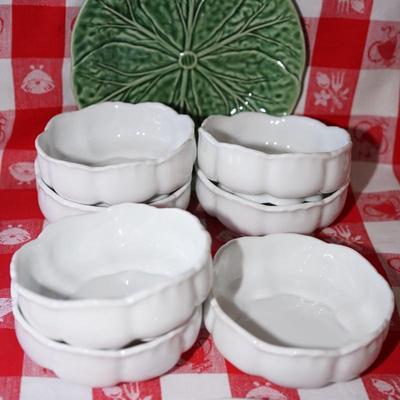 PERFECT SIZE 6" SERVING DISHES IN WHITE, BOTANICAL SANDWICH PLATES/ MAJOLICA STYLE SERVING PLATE.