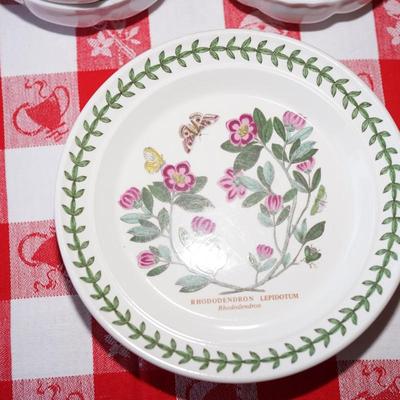 PERFECT SIZE 6" SERVING DISHES IN WHITE, BOTANICAL SANDWICH PLATES/ MAJOLICA STYLE SERVING PLATE.