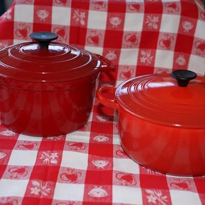 LE CREUSET  & SANDRA LEE RED 2 QT COVERED OVEN / CAST IRON COVERED ROUND DUTCH OVEN
