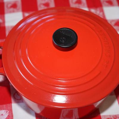 LE CREUSET  & SANDRA LEE RED 2 QT COVERED OVEN / CAST IRON COVERED ROUND DUTCH OVEN