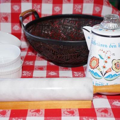 USEFUL DECORATIVE KITCHEN ITEMS TO INCLUDE A FERN METAL STAINER WITH FERN RELIEF /POPULAR