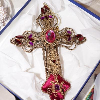 GROUPING OF ANGELS TWO BISQUE /BOUQUET OF FLOWERS WHICH  LIGHT. JEWELED CROSS DECORATIVE E ORNAMENT