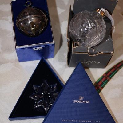 GROUPING OF COLLECTIBLE CRYSTAL ORNAMENTS TO INCLUDE