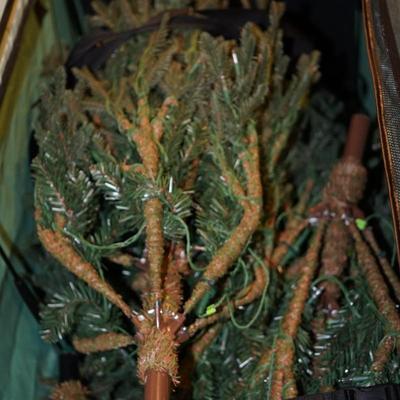 EXCELLENT QUALITY ARTIFICIAL CHRISTMAS TREE 8FT  COMES WITH ITS OWN STORAGE DOUBLE ZIPPER BAG