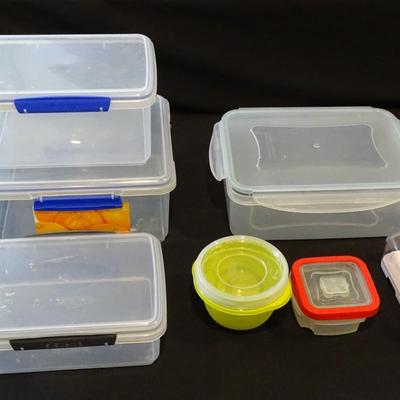 Tupperware, set of (7) Pieces