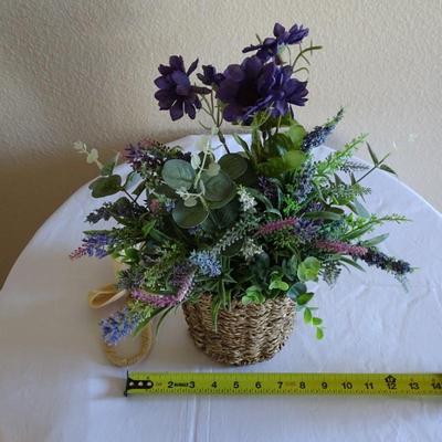 Lot of House DÃ©cor: x2 Wreaths, Placard and Fake Floral Arrangements