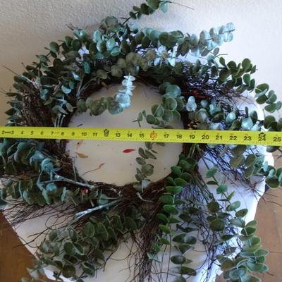Lot of House DÃ©cor: x2 Wreaths, Placard and Fake Floral Arrangements