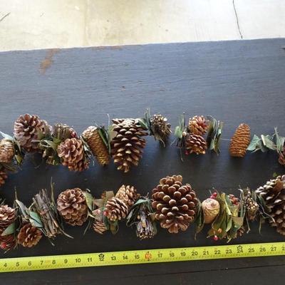 x2 Pinecone Christmas Trees, Pine Cone Garland and x1 Reed Christmas Tree