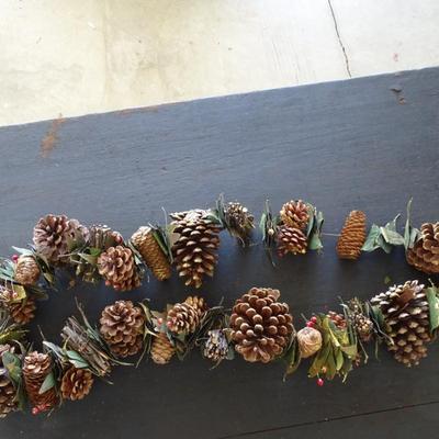 x2 Pinecone Christmas Trees, Pine Cone Garland and x1 Reed Christmas Tree