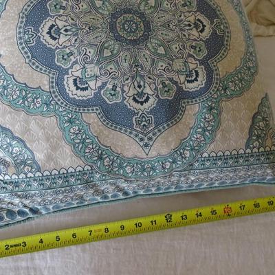 Bedding and Pillows for King Sized Bed