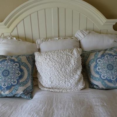 Bedding and Pillows for King Sized Bed