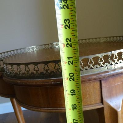 Unique Vintage French Country Style 3-Legged Side Table