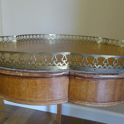 Unique Vintage French Country Style 3-Legged Side Table