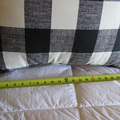 Queen Quilt, Blankets, and Pillows