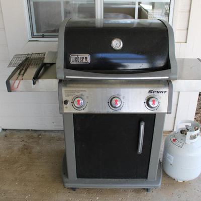 Weber Sprit Propane BBQ with 2 Tanks and Various Cooking Tools