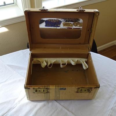 Collection of Decorative Antique Purses and Coin Purses, and Vintage Makeup Case
