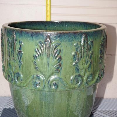 GARDEN POT OF GREEN SLIP GLAZE AND EMBOSSED DESIGN