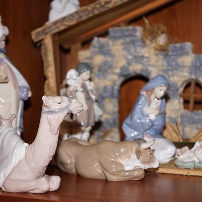LLADRO NATIVITY SET ELEVEN LARGER SIZE FIGURINES WITH CRECHE