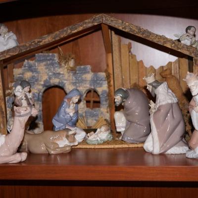 LLADRO NATIVITY SET ELEVEN LARGER SIZE FIGURINES WITH CRECHE