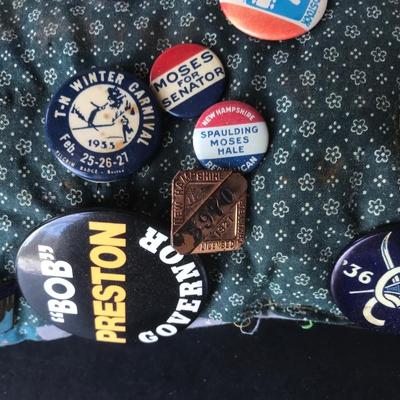 PIN BADGE LOT