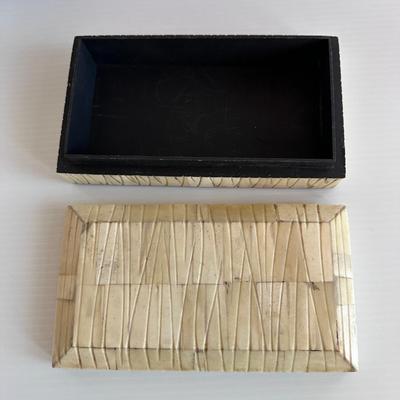 LIDDED BOX
