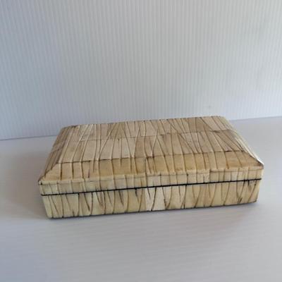 LIDDED BOX