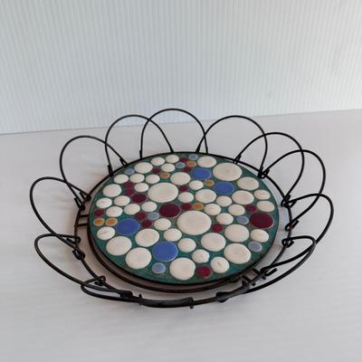 VINTAGE  MCM TILE  TRIVET w/COLLAPSIBLE WIRE FRAME