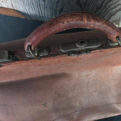 ANTIQUE GLADSTONE BAG