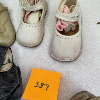 Lot of 4 pairs vintage kids shoes