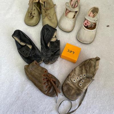 Lot of 4 pairs vintage kids shoes