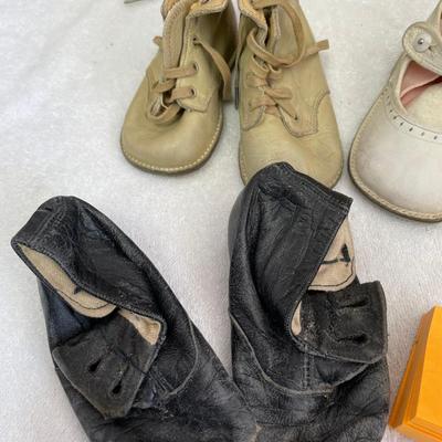 Lot of 4 pairs vintage kids shoes