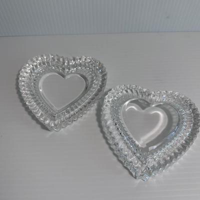 LIDDED GLASS HEART BOX