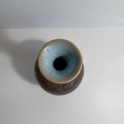 CHINESE POTTERY VASE