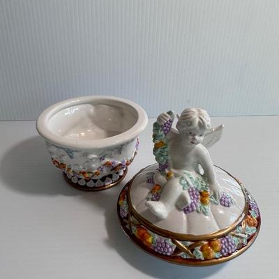 VINTAGE ITALIAN CERAMIC PAINTED CHERUB MUSIC BOX