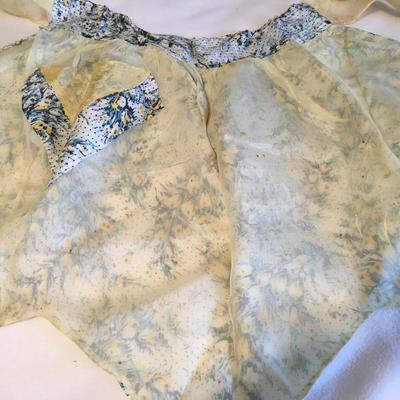 4 vintage aprons