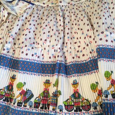 4 vintage aprons
