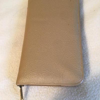 Carrying case of crochet needles
