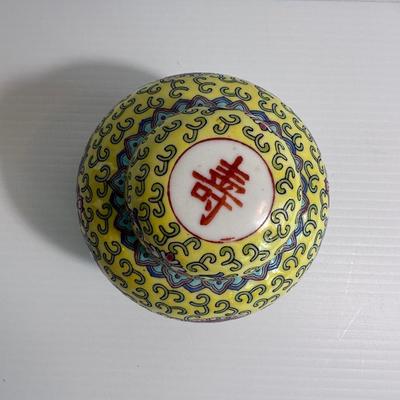 VINTAGE YELLOW CHINESE PORCELAIN GINGER JAR