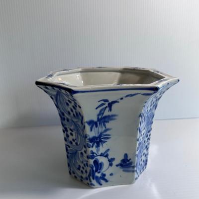 CHINESE OCTAGONAL BLUE & WHITE PLANTER