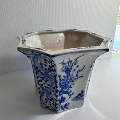 CHINESE OCTAGONAL BLUE & WHITE PLANTER