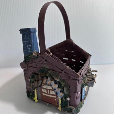 SMALL HOUSE BASKET