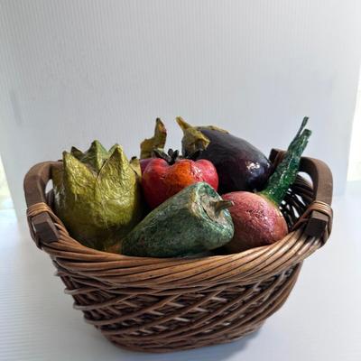 SET, 5 PAPER MACHE VEGGIES WITH BASKET