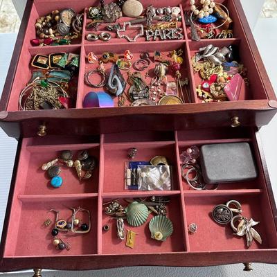 JEWELRY BOX & CONTENTS
