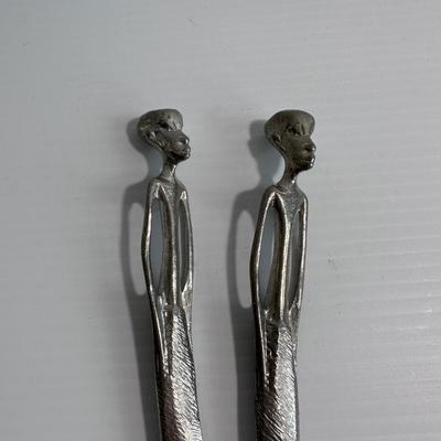VINTAGE PAIR OF FIGURAL TRIBAL KNIVES