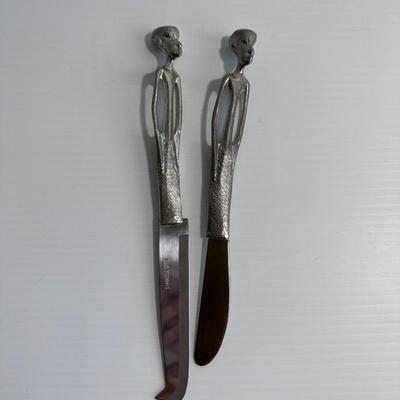VINTAGE PAIR OF FIGURAL TRIBAL KNIVES